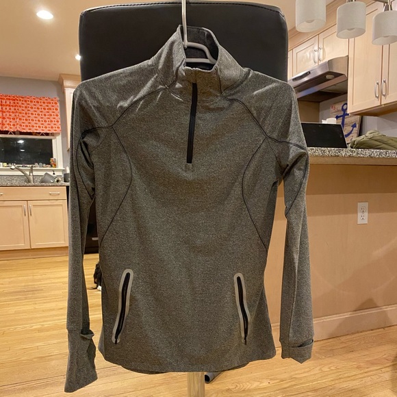 Under Armour Tops - Women’s Under Armour Grey Fit Sweatshirt